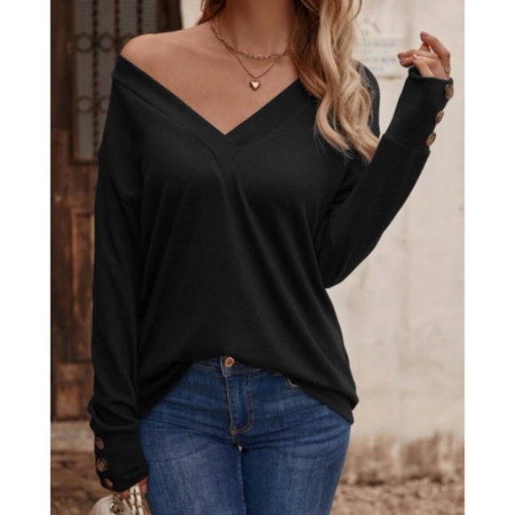 Black button cuff V neck top - Picture 4 of 6